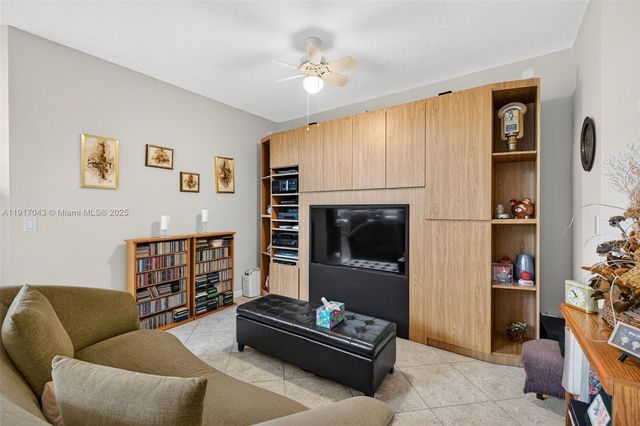 4123 W Lake Estates Dr, Davie, FL 33328