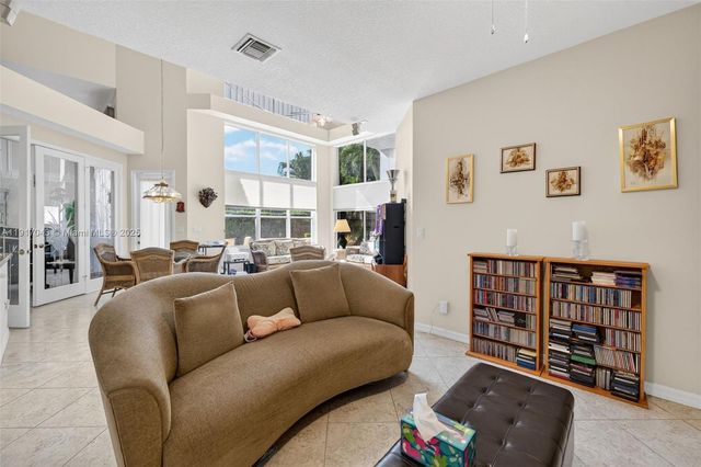 4123 W Lake Estates Dr, Davie, FL 33328