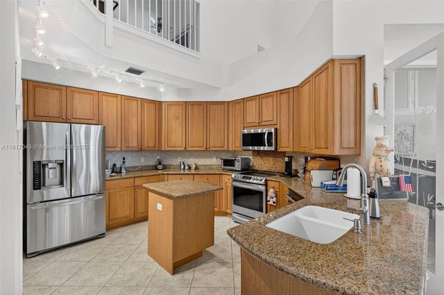 4123 W Lake Estates Dr, Davie, FL 33328