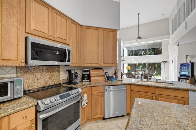 4123 W Lake Estates Dr, Davie, FL 33328