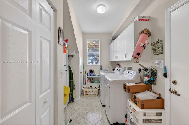 4123 W Lake Estates Dr, Davie, FL 33328