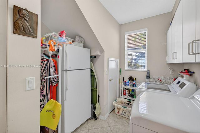 4123 W Lake Estates Dr, Davie, FL 33328