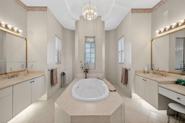 4123 W Lake Estates Dr, Davie, FL 33328