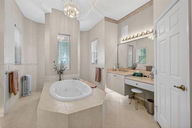 4123 W Lake Estates Dr, Davie, FL 33328