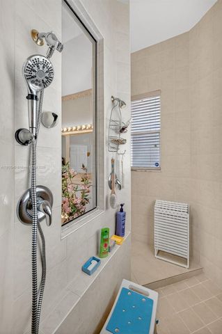 4123 W Lake Estates Dr, Davie, FL 33328