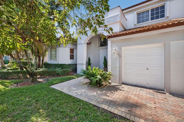 4123 W Lake Estates Dr, Davie, FL 33328