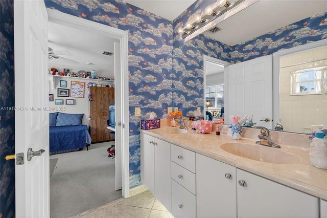 4123 W Lake Estates Dr, Davie, FL 33328