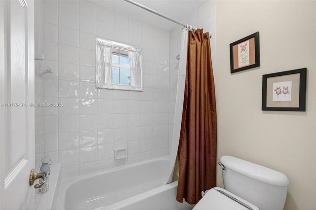 4123 W Lake Estates Dr, Davie, FL 33328