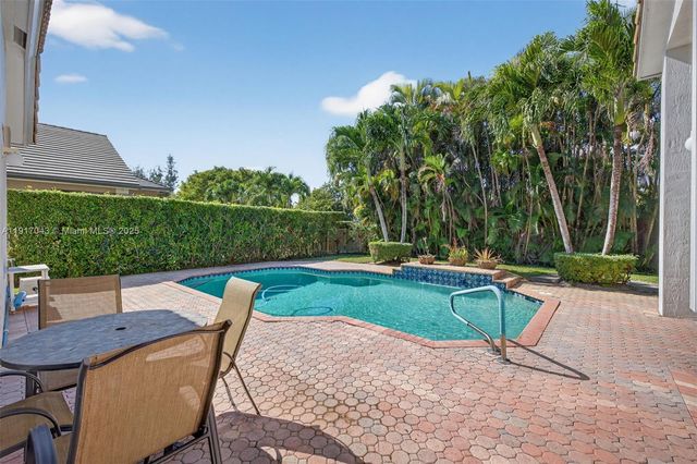 4123 W Lake Estates Dr, Davie, FL 33328