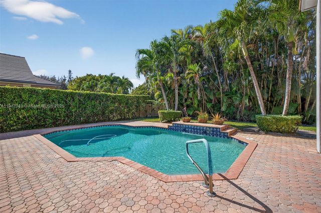 4123 W Lake Estates Dr, Davie, FL 33328