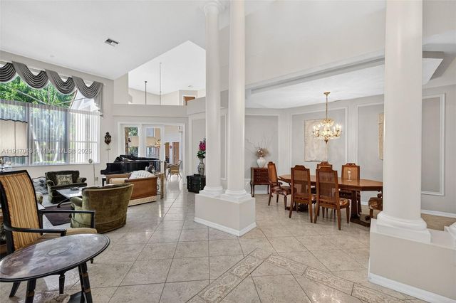 4123 W Lake Estates Dr, Davie, FL 33328