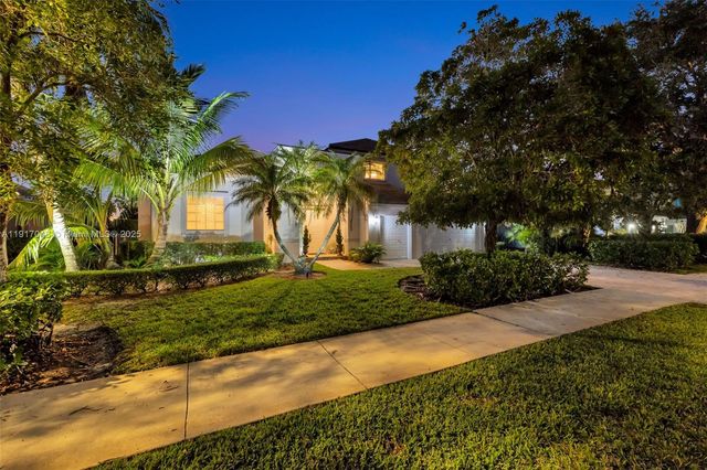 4123 W Lake Estates Dr, Davie, FL 33328