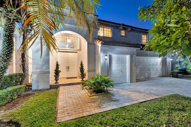 4123 W Lake Estates Dr, Davie, FL 33328