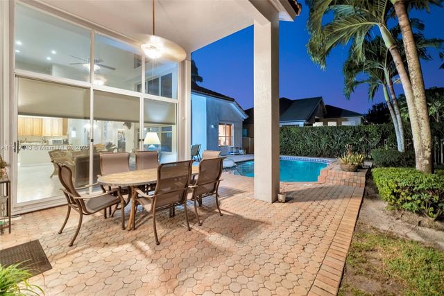 4123 W Lake Estates Dr, Davie, FL 33328