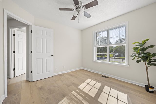3993 Castle Bar, Clarksville, TN 37040