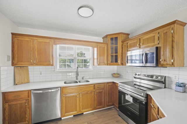 3993 Castle Bar, Clarksville, TN 37040
