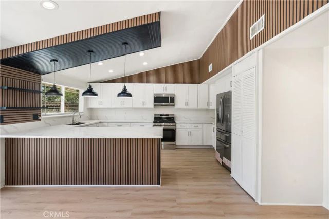 22231 Marlin, Canoga Park, CA 91303