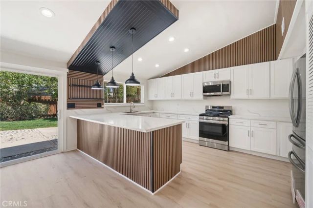 22231 Marlin, Canoga Park, CA 91303