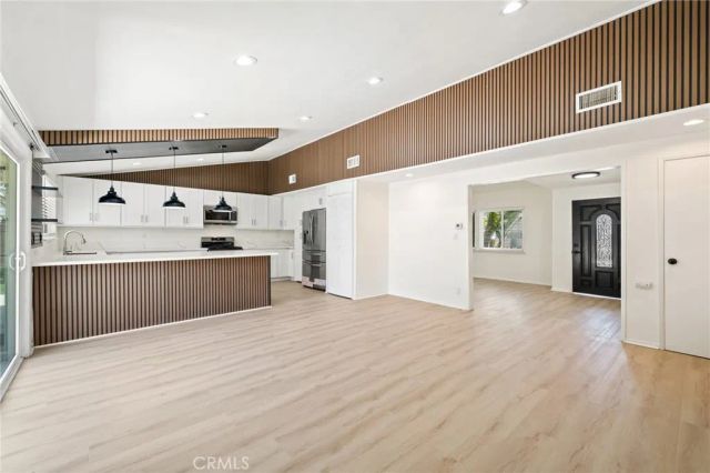 22231 Marlin, Canoga Park, CA 91303