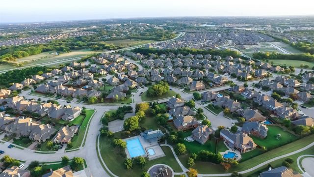 812 Moss Cliff Circle, Mckinney, TX 75071