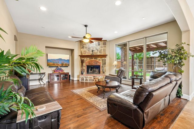 812 Moss Cliff Circle, Mckinney, TX 75071