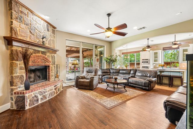 812 Moss Cliff Circle, Mckinney, TX 75071
