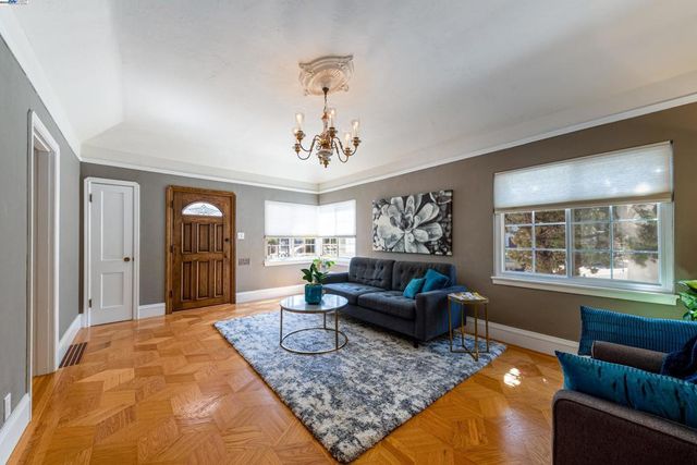 4545 Tompkins Ave, Oakland, CA 94619