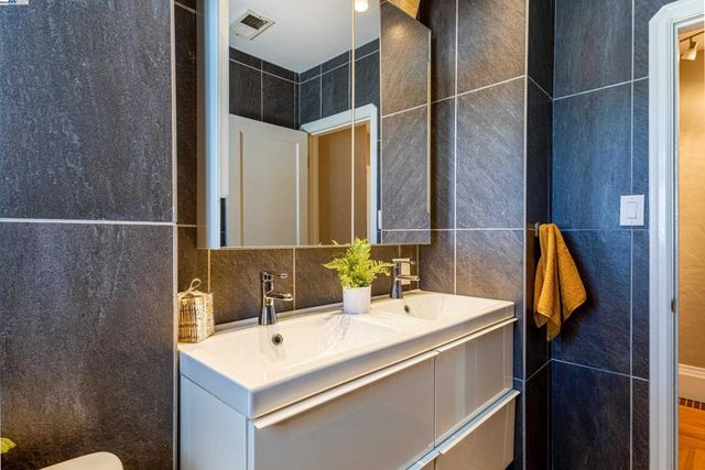 4545 Tompkins Ave, Oakland, CA 94619