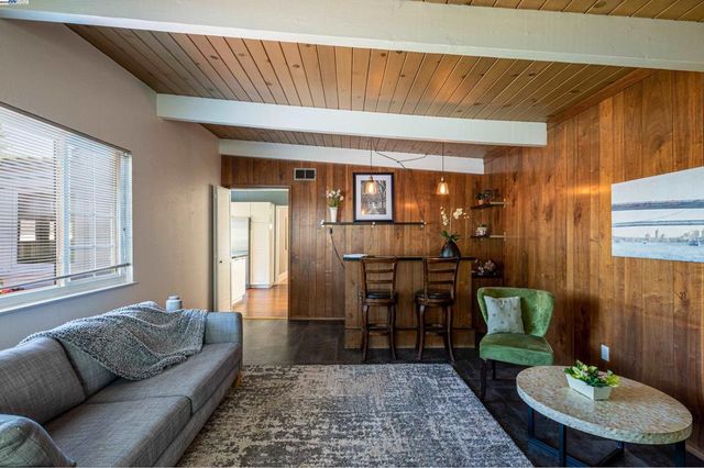 4545 Tompkins Ave, Oakland, CA 94619