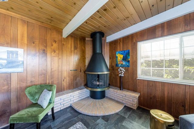 4545 Tompkins Ave, Oakland, CA 94619