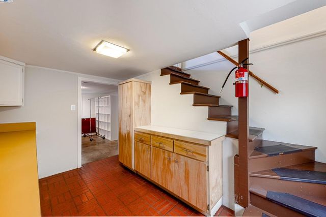 4545 Tompkins Ave, Oakland, CA 94619