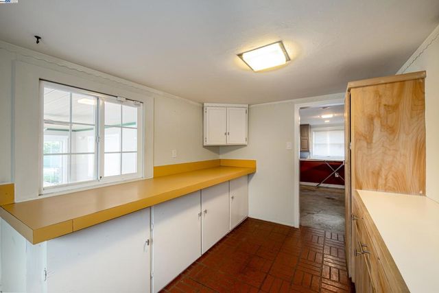 4545 Tompkins Ave, Oakland, CA 94619