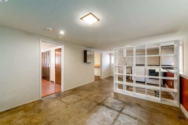 4545 Tompkins Ave, Oakland, CA 94619