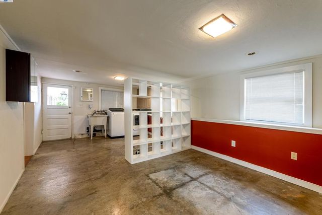 4545 Tompkins Ave, Oakland, CA 94619