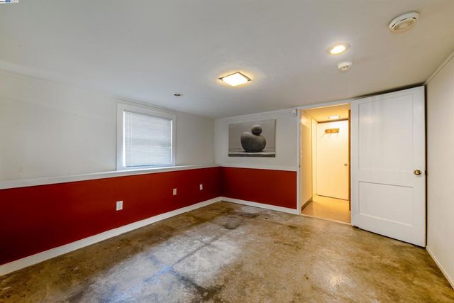 4545 Tompkins Ave, Oakland, CA 94619