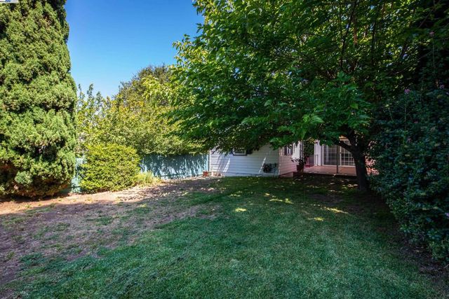 4545 Tompkins Ave, Oakland, CA 94619