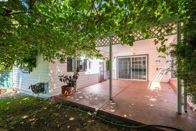 4545 Tompkins Ave, Oakland, CA 94619