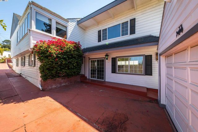 4545 Tompkins Ave, Oakland, CA 94619