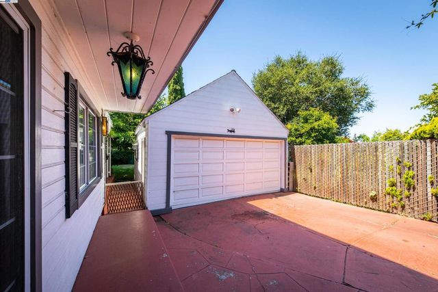 4545 Tompkins Ave, Oakland, CA 94619