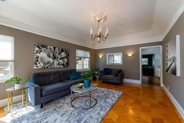 4545 Tompkins Ave, Oakland, CA 94619