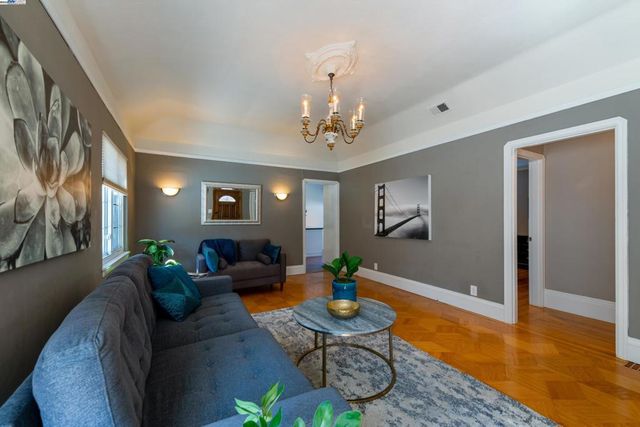 4545 Tompkins Ave, Oakland, CA 94619