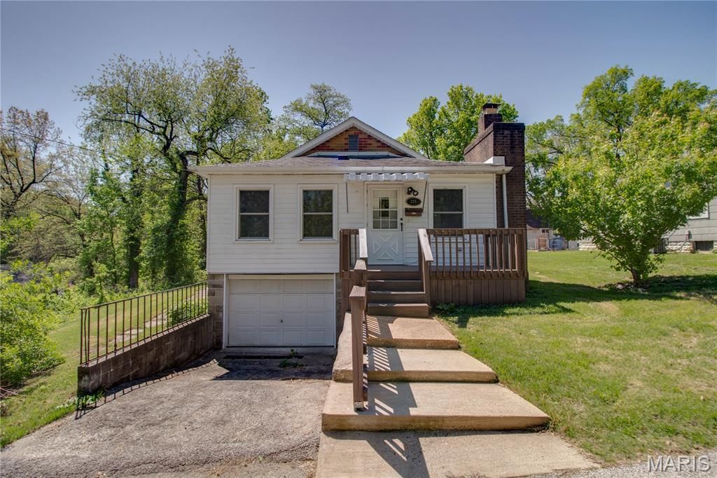 Image 1 of property listing at 225 Mounier Street, Alton, IL 62002