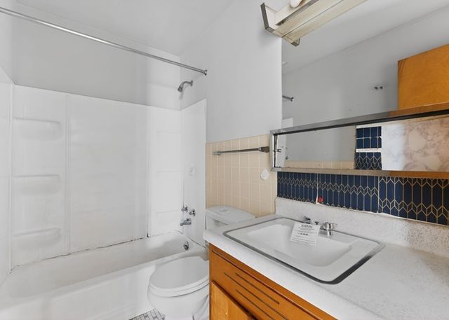 18235 Exchange Avenue, Lansing, IL 60438