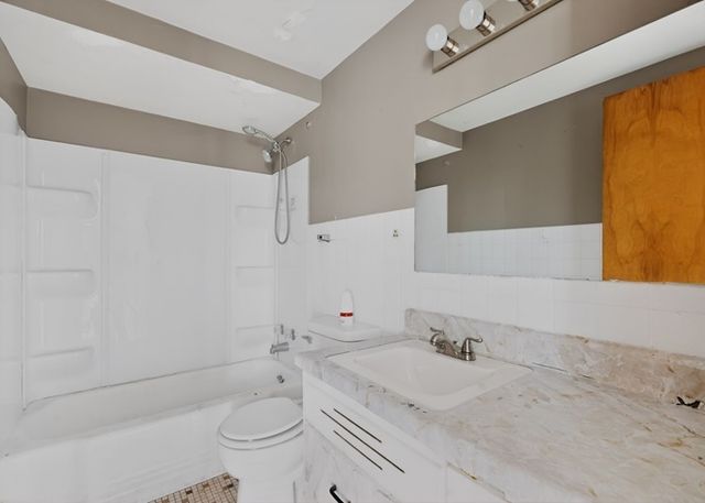 18235 Exchange Avenue, Lansing, IL 60438