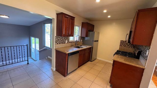 37 E J Street, Chula Vista, CA 91910