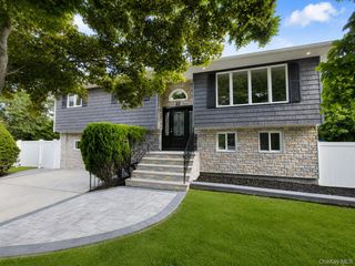 22 Brian Drive, East Islip, NY 11730