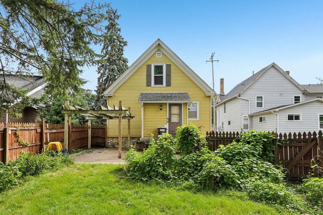 200 W State STREET, Burlington, WI 53105