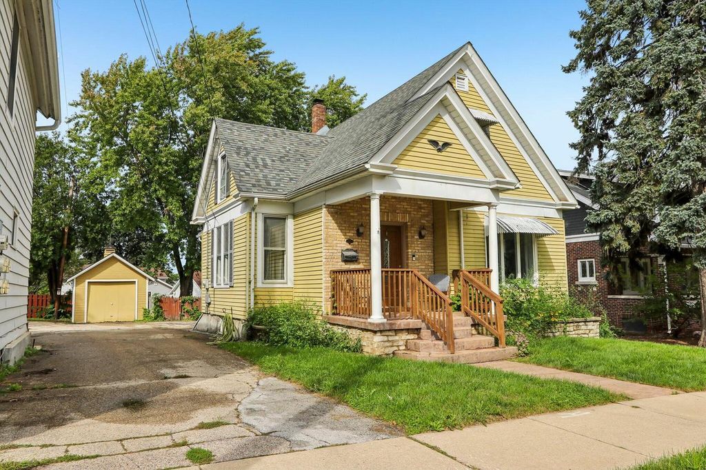 200 W State STREET, Burlington, WI 53105