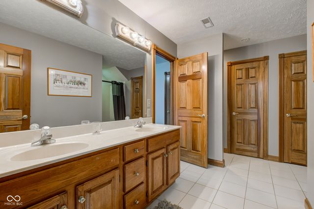 5895 Annanhill Court, Avon, IN 46123