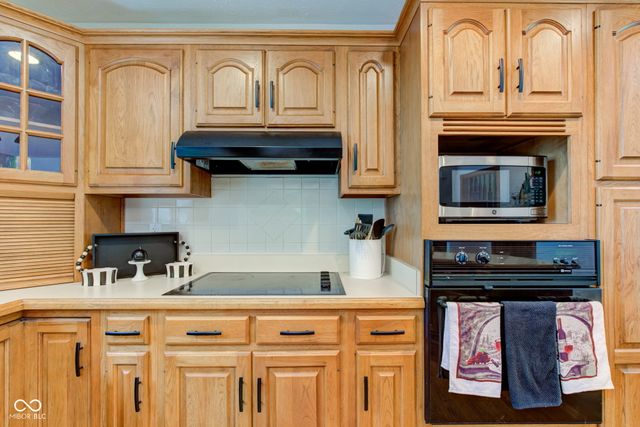 5895 Annanhill Court, Avon, IN 46123